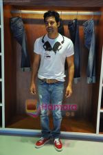 Rajeev Khandelwal at GAS photo-shoot in GAS Store, Mumbai on 29th April 2011 (26).JPG